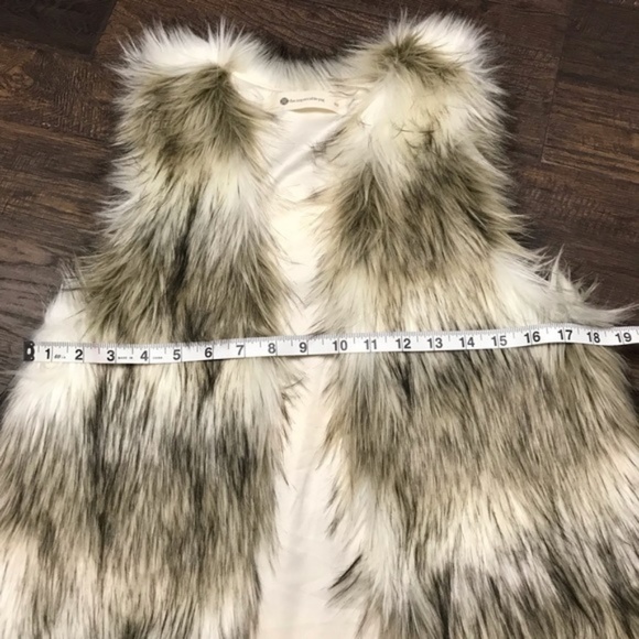 The Impeccable Pig Faux Fur Vest - Picture 3 of 8